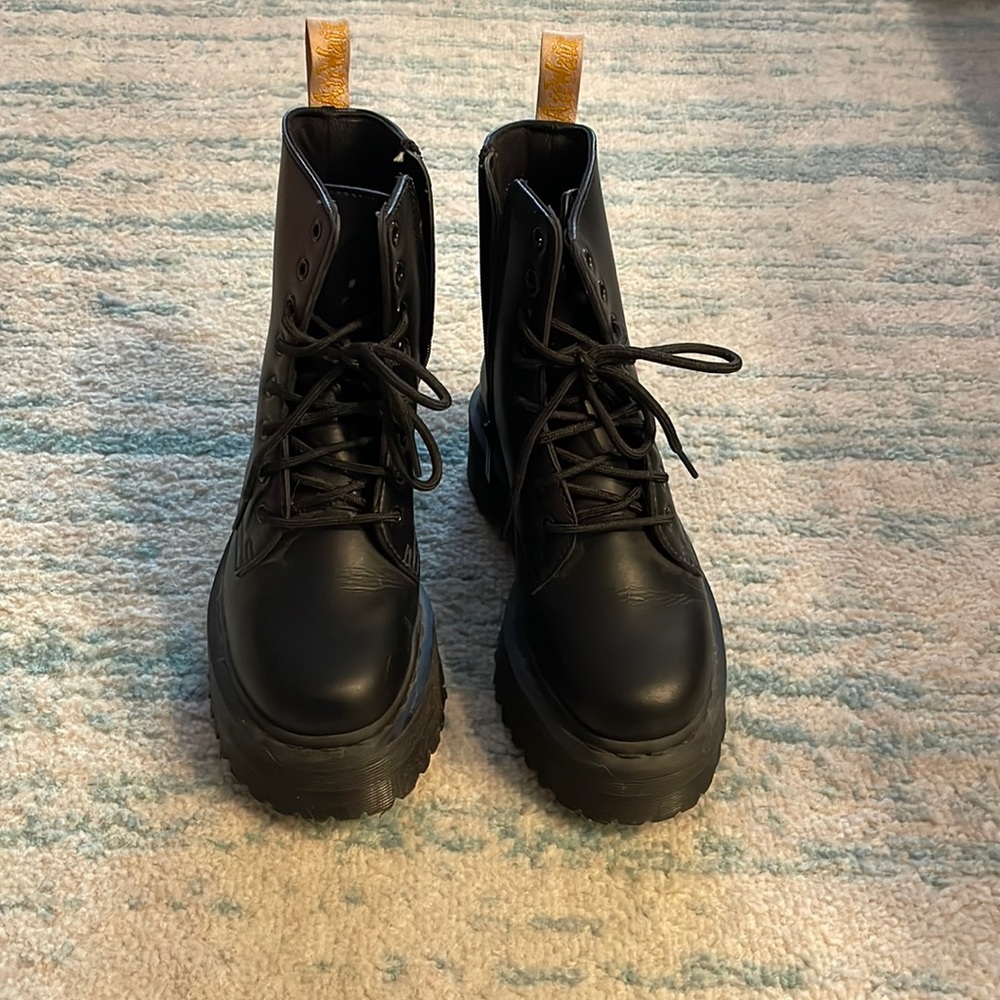 Platform vegan leather Dr. Martens